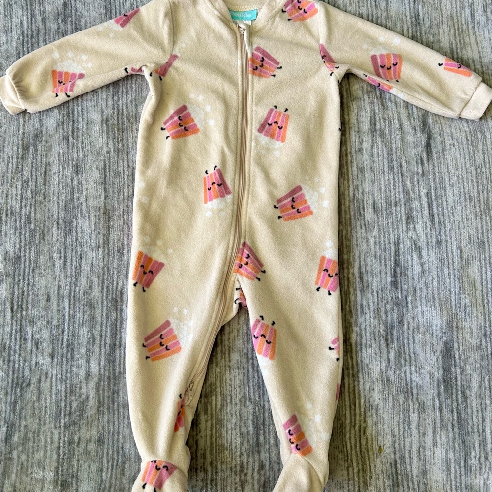 12 mo Pekkle fleece pjs with Popcorn Print